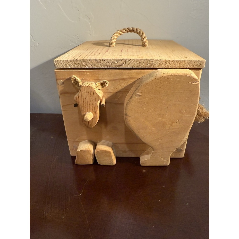 Vintage Hand-made wooden Toy Box Depicting Deer w/ Tail & Lid Storage Box 6 x7"